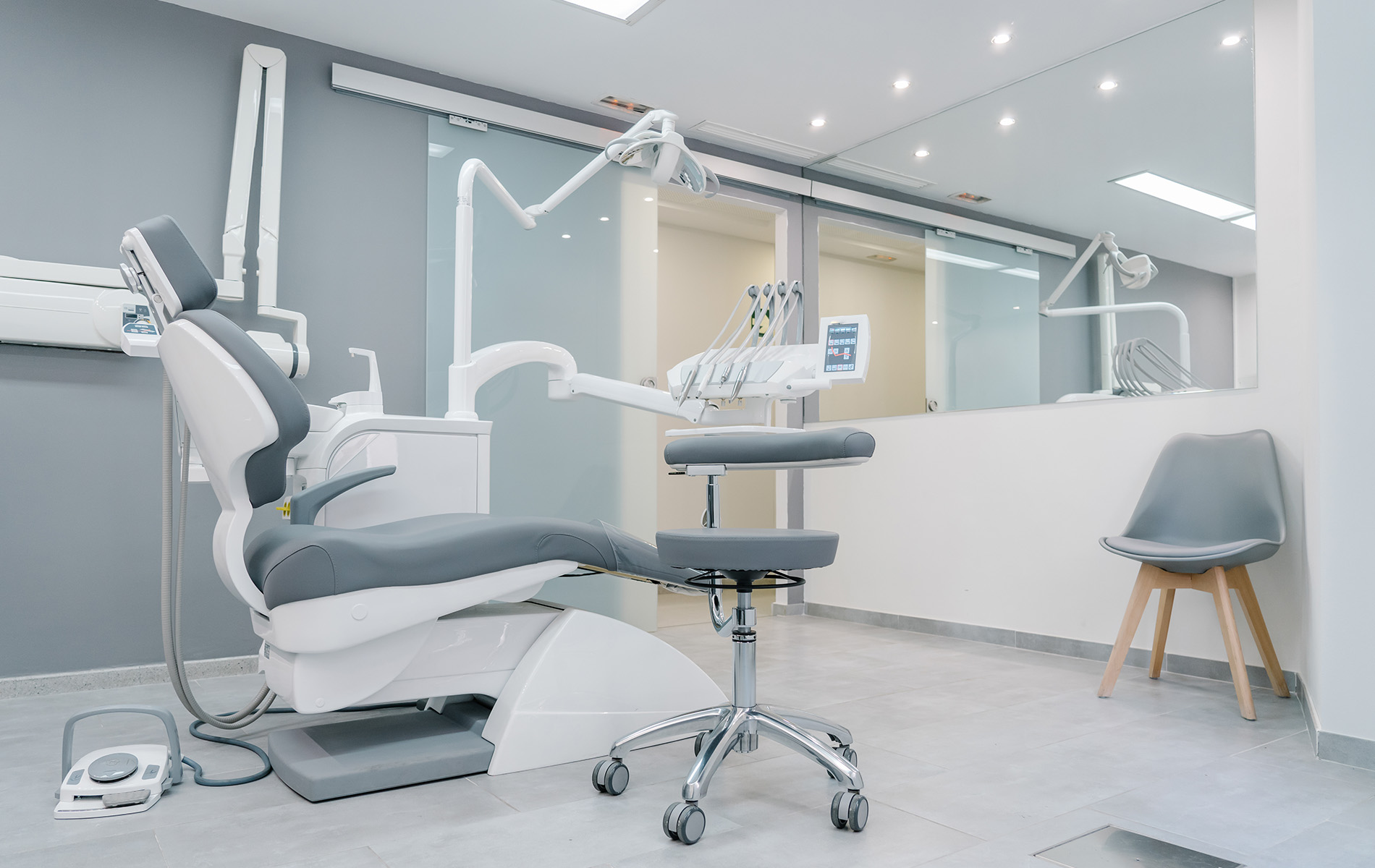 Family Dental Lounge | Periodontal Treatment, Preventative Program and Veneers